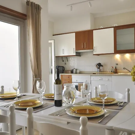 Sea Daisy Apartment, *
