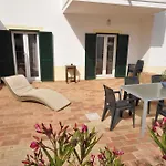Sea Daisy Apartment, *