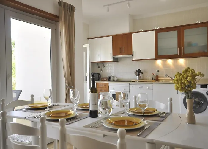 Sea Daisy Apartment, *